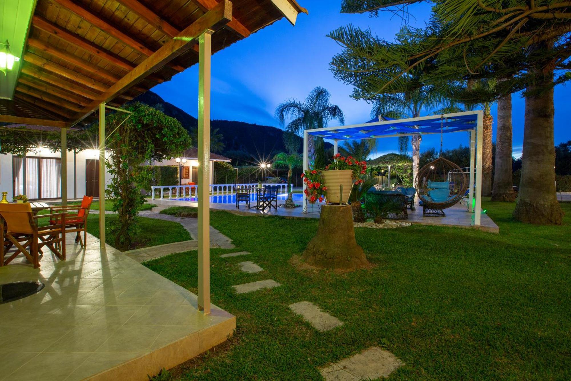 Villa Dimitris Apartments & Bungalows Frínion エクステリア 写真