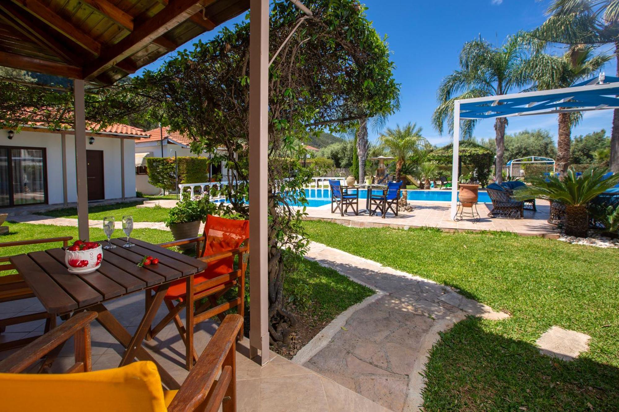 Villa Dimitris Apartments & Bungalows Frínion エクステリア 写真