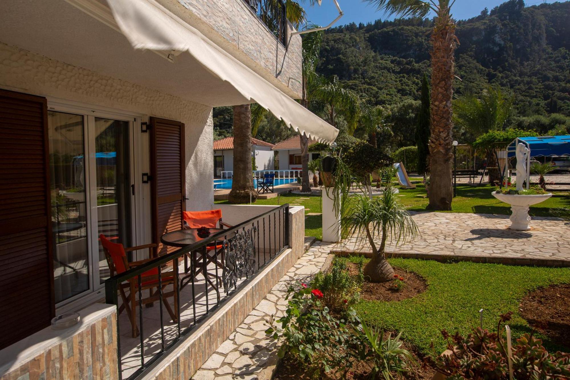 Villa Dimitris Apartments & Bungalows Frínion エクステリア 写真