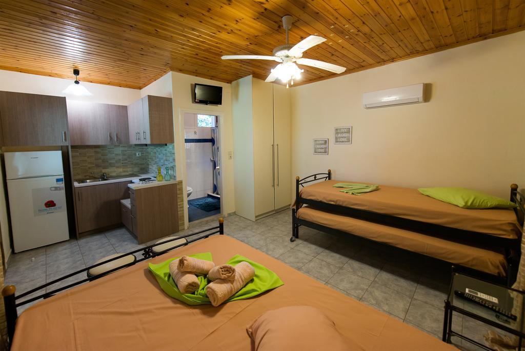 Villa Dimitris Apartments & Bungalows Frínion エクステリア 写真