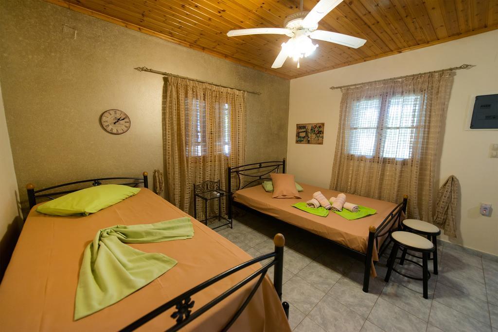 Villa Dimitris Apartments & Bungalows Frínion エクステリア 写真
