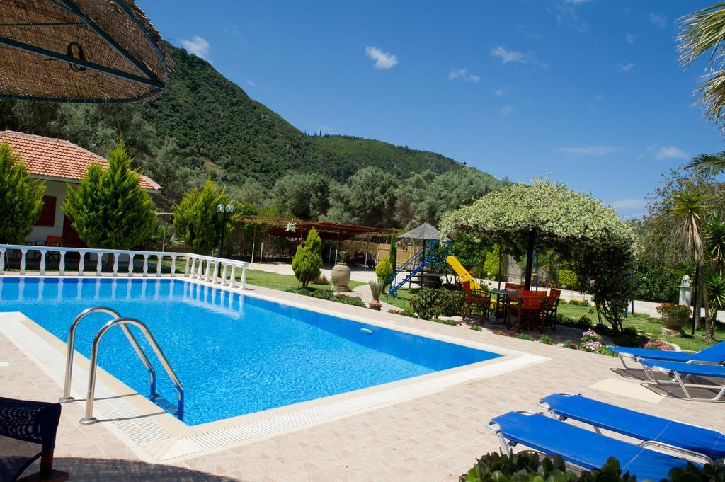 Villa Dimitris Apartments & Bungalows Frínion エクステリア 写真